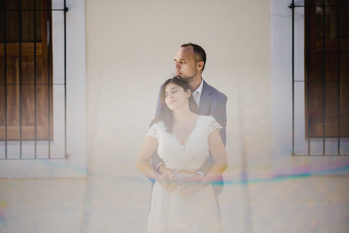 Foto profesional y artísctica de pareja paseando por Tlaxcala